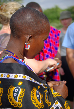 Maasai Mamas show us how they make their beautiful beadwork
