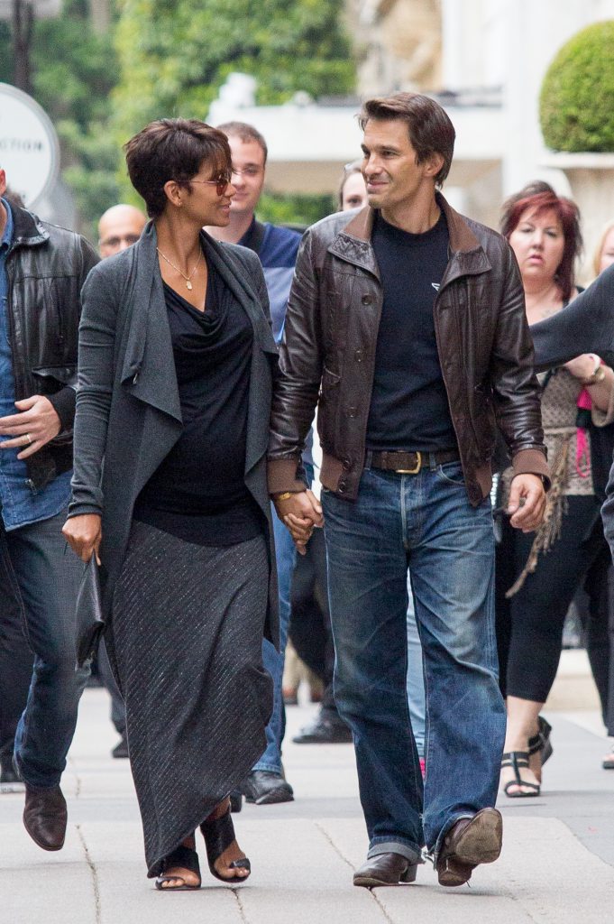 PARIS, FRANCE - JUNE 11: Actress Halle Berry and actor Olivier Martinez are seen strolling on the 'Avenue Montaigne' on June 11, 2013 in Paris, France. (Photo by Paul Hubble/FilmMagic)