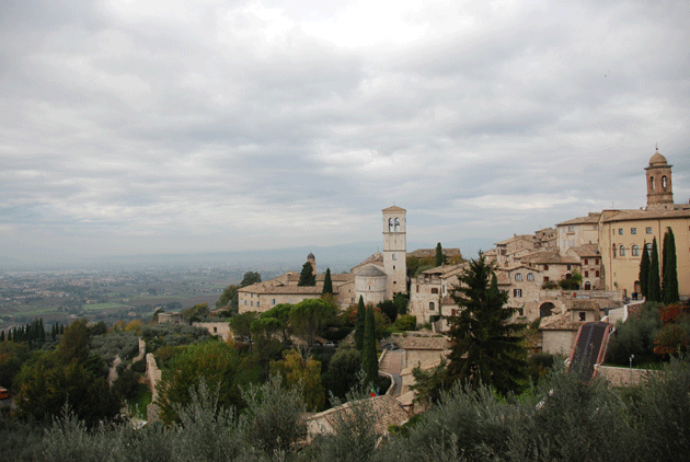 Homes and buildings on one of Assisi's hillsides, overlooking la terra dei santi – the land of saints