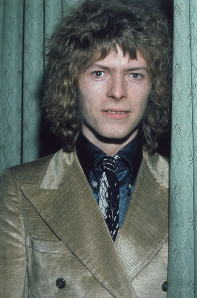 February 1970: Pop singer David Bowie at the 'Disc and Music Echo' Valentine Awards ceremony at the Cafe Royal in London. (Photo by Hulton Archive/Getty Images)
