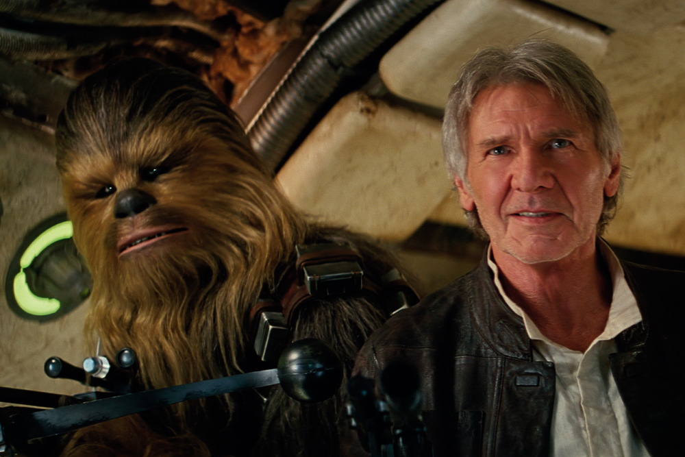 Star Wars: The Force Awakens..L to R: Chewbacca (Peter Mayhew) and Han Solo (Harrison Ford)..Ph: Film Frame..©Lucasfilm 2015