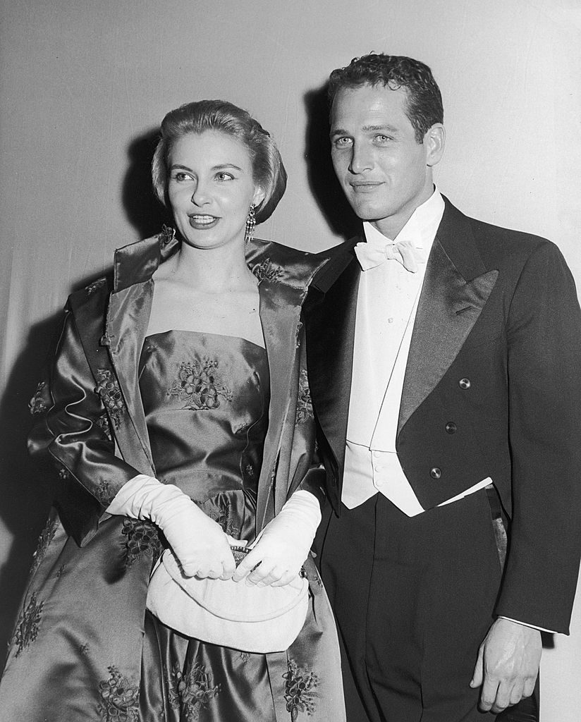 Married American actors Paul Newman and Joanne Woodward pose together wearing formal evening wear while attending the Academy Awards, California, circa 1964. (Photo by Bruce Bailey/Getty Images)