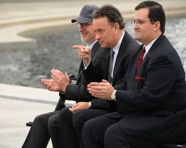 1280px-Steven_Spielberg_&_Tom_Hanks_at_National_World_War_II_Memorial_for_premiere_of_The_Pacific_2010-03-11