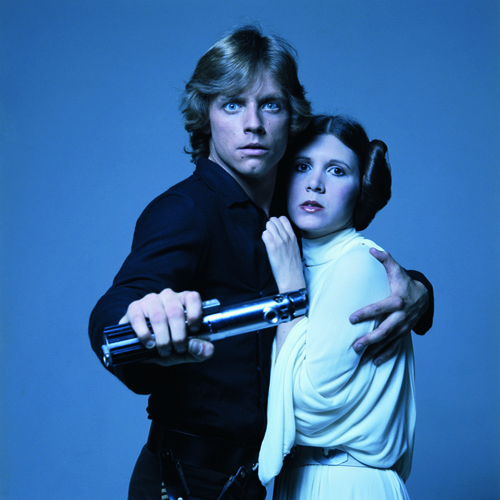 American actors Mark Hamill and Carrie Fisher in costume as brother and sister Luke Skywalker and Princess Leia in George Lucas' Star Wars trilogy, 1977. (Photo by Terry O'Neill/Getty Images)