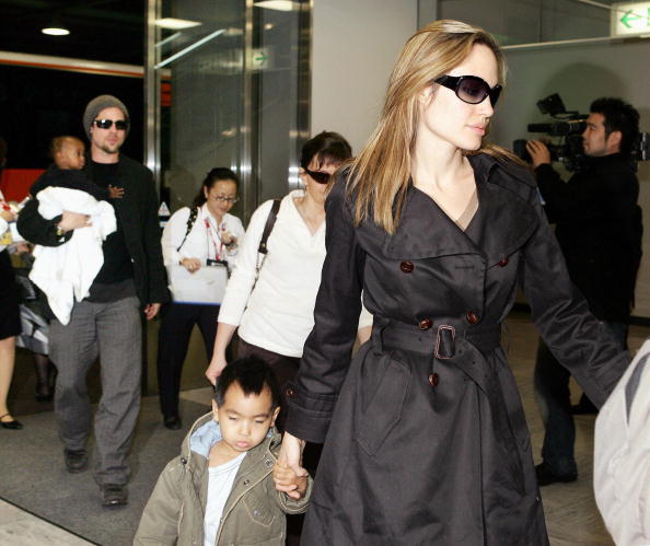 NARITA, JAPAN: Hollywood stars Angelina Jolie (R) and Brad Pitt (L), accompanied by Jolie's children, arrive at Narita Airport in suburban Tokyo, 27 November 2005. The two stars are now here for the promotion of their movie "Mr. and Mrs. Smith", which will be screened in Japan from 03 December. AFP PHOTO / Yoshikazu TSUNO (Photo credit should read YOSHIKAZU TSUNO/AFP/Getty Images)