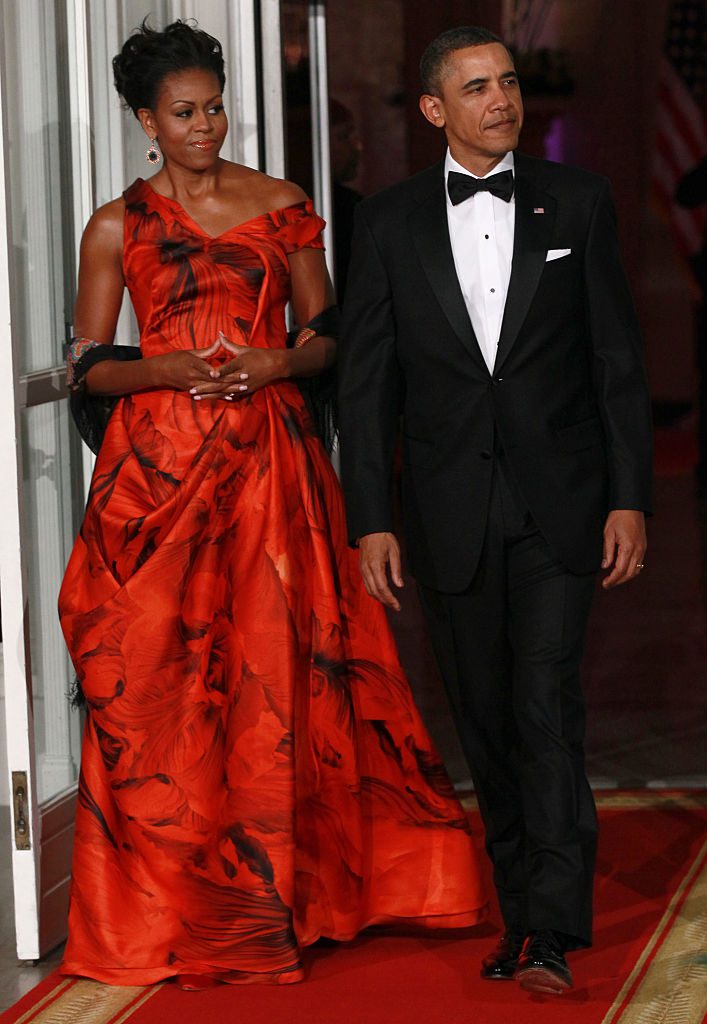 WASHINGTON, DC - JANUARY 19: U.S. President Barack Obama and first lady Michelle Obama arrive to greet Chinese President Hu Jintao prior to a State dinner at the White House January 19, 2011 in Washington, DC. Obama and Hu met in the Oval Office earlier in the day. (Photo by Win McNamee/Pool/Corbis via Getty Images)
