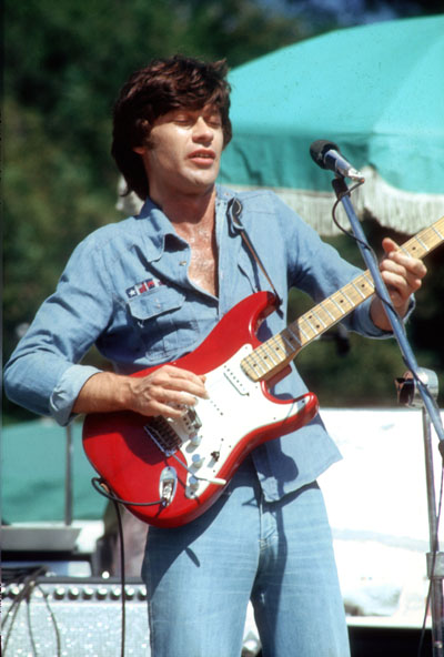 CALIFORNIA - JUNE 1976: Guitarist Robbie Robertson of the rock group 'The Band' plays his Fender Stratocaster electric guitar as he performs outside onstage in June 1976. (Photo by Michael Ochs Archives/Getty Images)