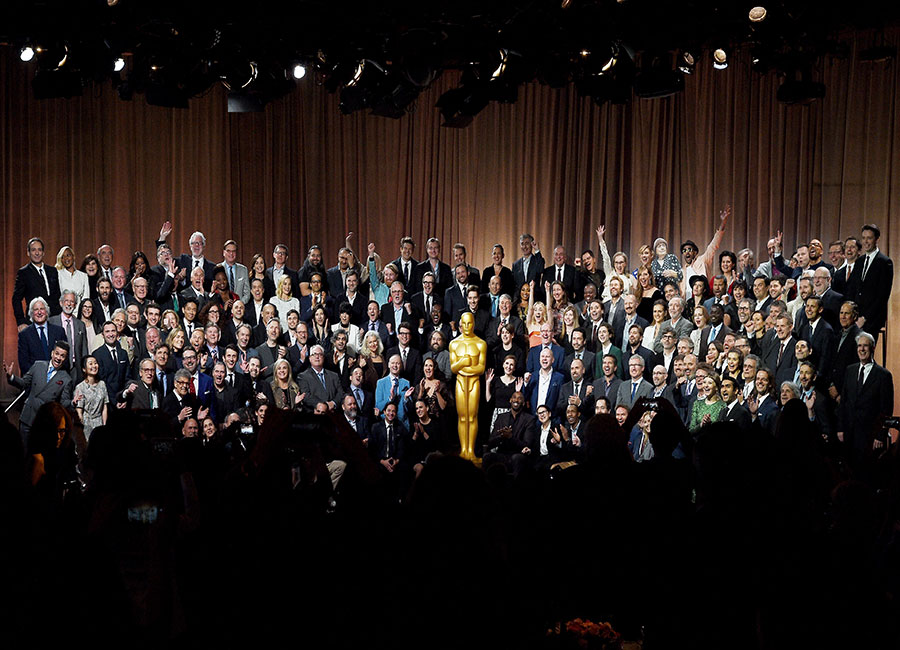 All 2018 nominees at Oscar luncheon pose for group photo in front of Oscar Statue
