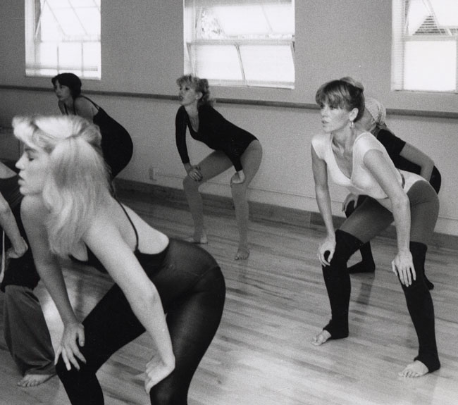 Jane Fonda leading an aerobics class. 