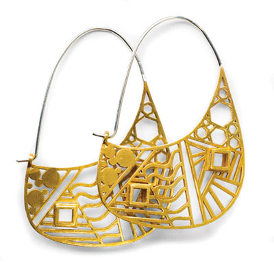 Goold hoop earrings with cut-out design
