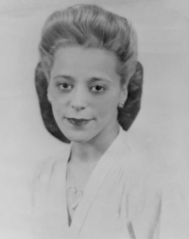 A black and white photo of Viola Desmond from 1940. 