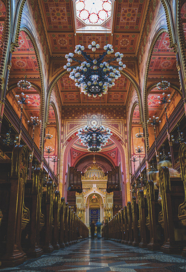 A picture of the inside of The Dohany Street Synagogue.