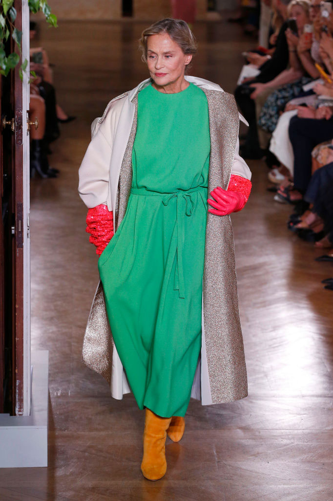 Lauren Hutton walks the runway at the Valentino show during Paris Haute Couture Fall/Winter 2019/2020 on July 3, 2019 in Paris, France. (Photo by Estrop/Getty Images)