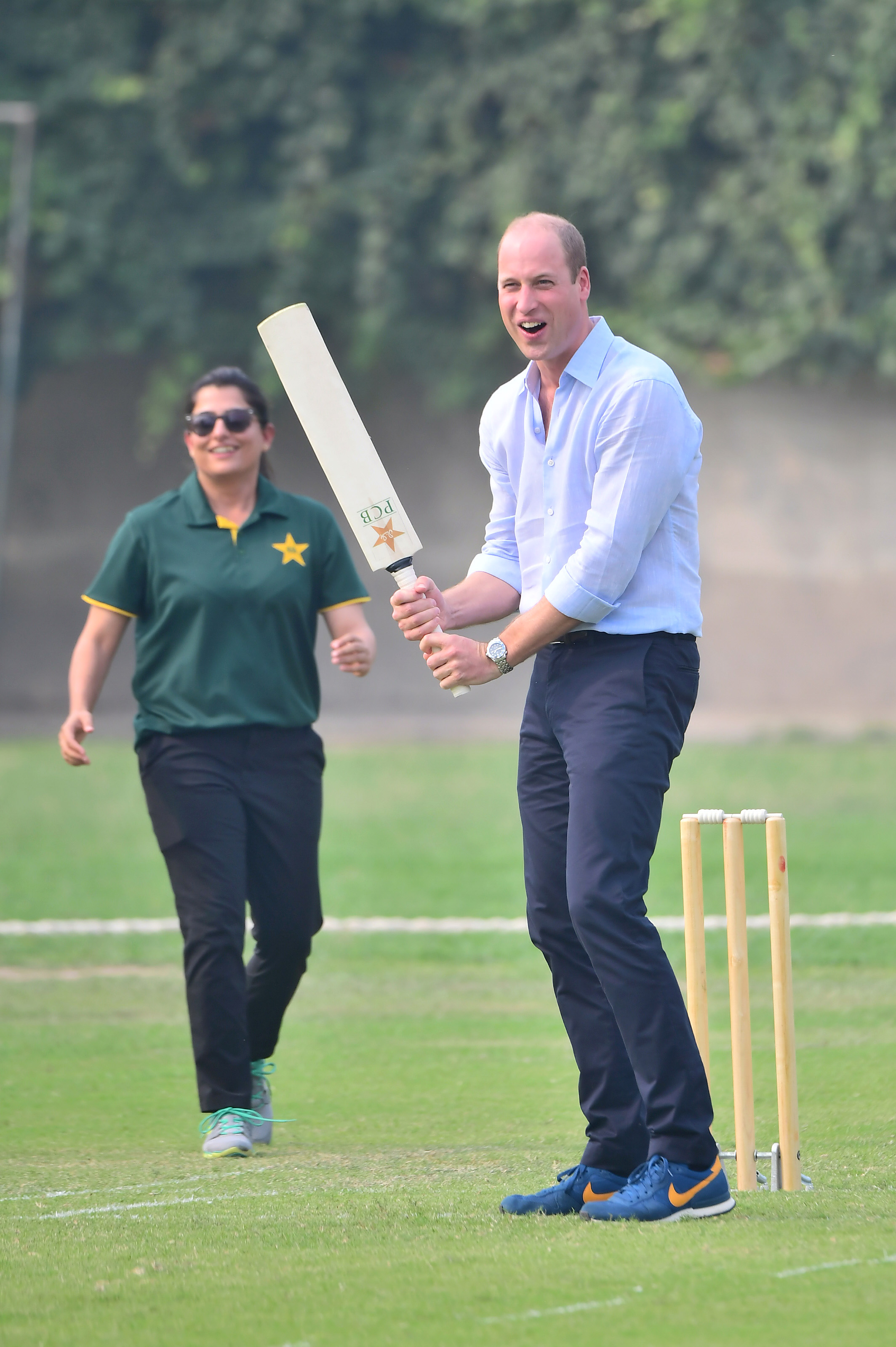 Prince William, Duke of Cambridge plays a round of cricket during a visit of the National Cricket Academy with Catherine, Duchess of Cambridge in Lahore, Pakistan. Photo: Samir Hussein/WireImage/Getty Images