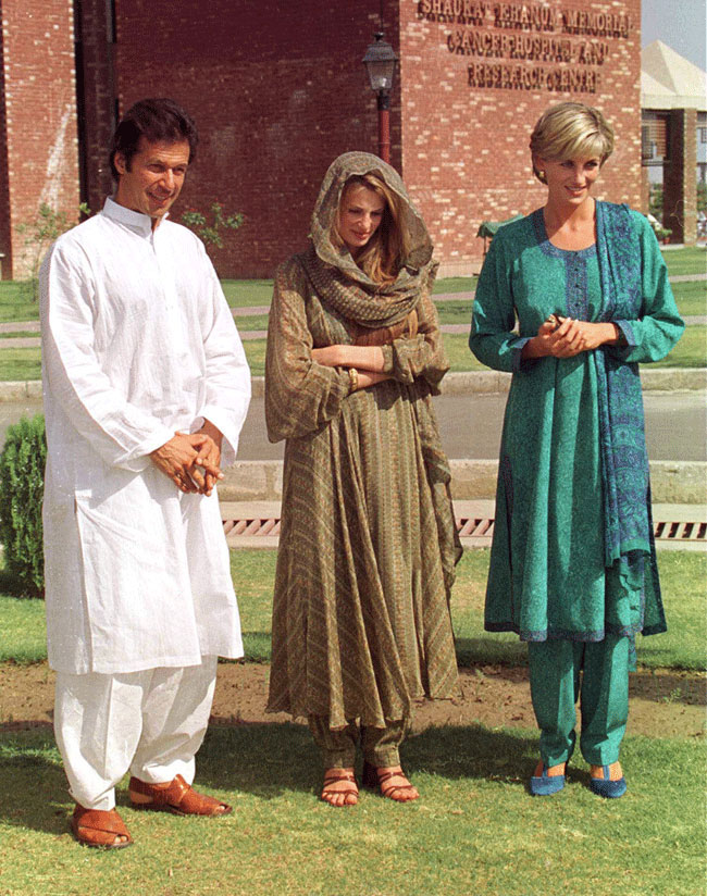  Diana, Princess Of Wales poses with Imran Khan and Jemima Khan during a visit to the Shaukat Memorial Hospital in Lahore, Pakistan. 