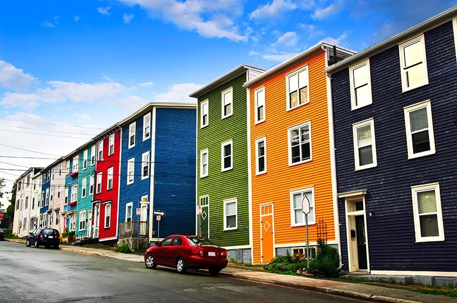 Le logement abordable au Canada : Est-ce vraiment un problème qui ne concerne plus que les grandes villes ? - Everything Zoomer